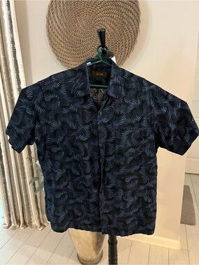 Men's Short-Sleeve Navy Leaf Print Button-Down Shirt